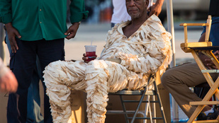 Rossz a kedve? Nézze meg a múmiajelmezben lazító Morgan Freemant!