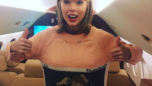 Taylor Swiftet pulóverre kötötték