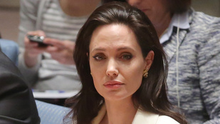 Találtak egy videót a 25 éves Angelina Jolie-ról, amin színészkedni tanul