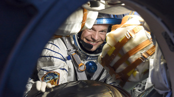 Visszatért a földre a rekorder orosz űrhajós