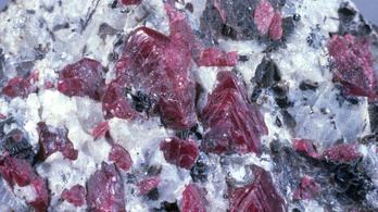 A rubin és a zafír csak szennyeződés az ásványon