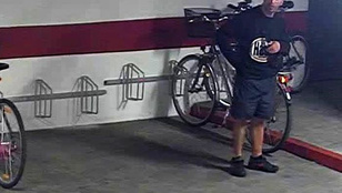 Ez az ember biciklit lopott