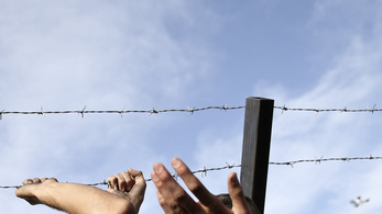 Fiatal iraki férfit ítéltek el elsőként a határzár illegális átlépése miatt