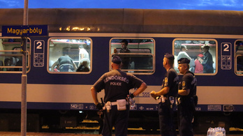Tényleg volt egyeztetés, és magyar rendőr a magyarbólyi vonaton